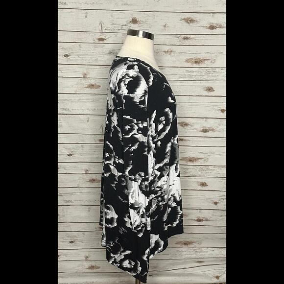 bryn Walker Black and White Abstract Top - Picture 4 of 7